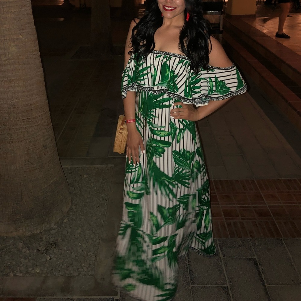 Akira Off-the-shoulder Green Leaf Print Maxi Dress - Picture 4 of 5
